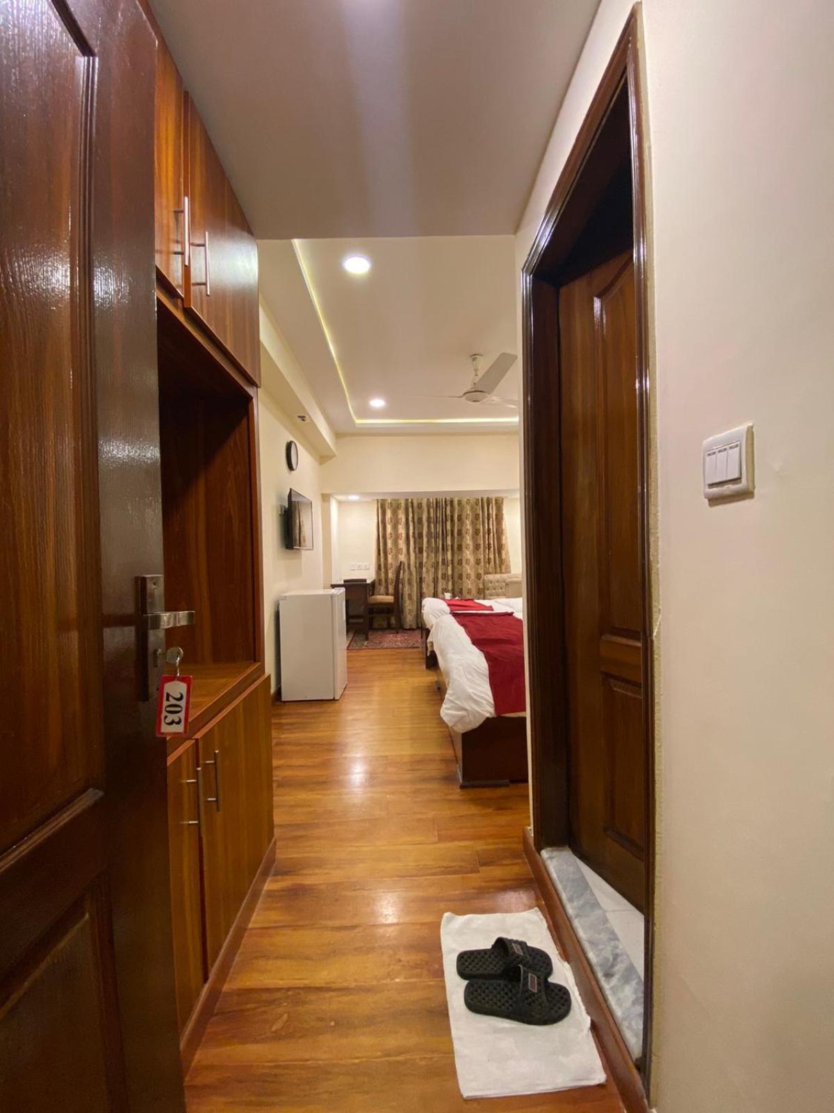 Diplomat Hotel Islamabad Bagian luar foto