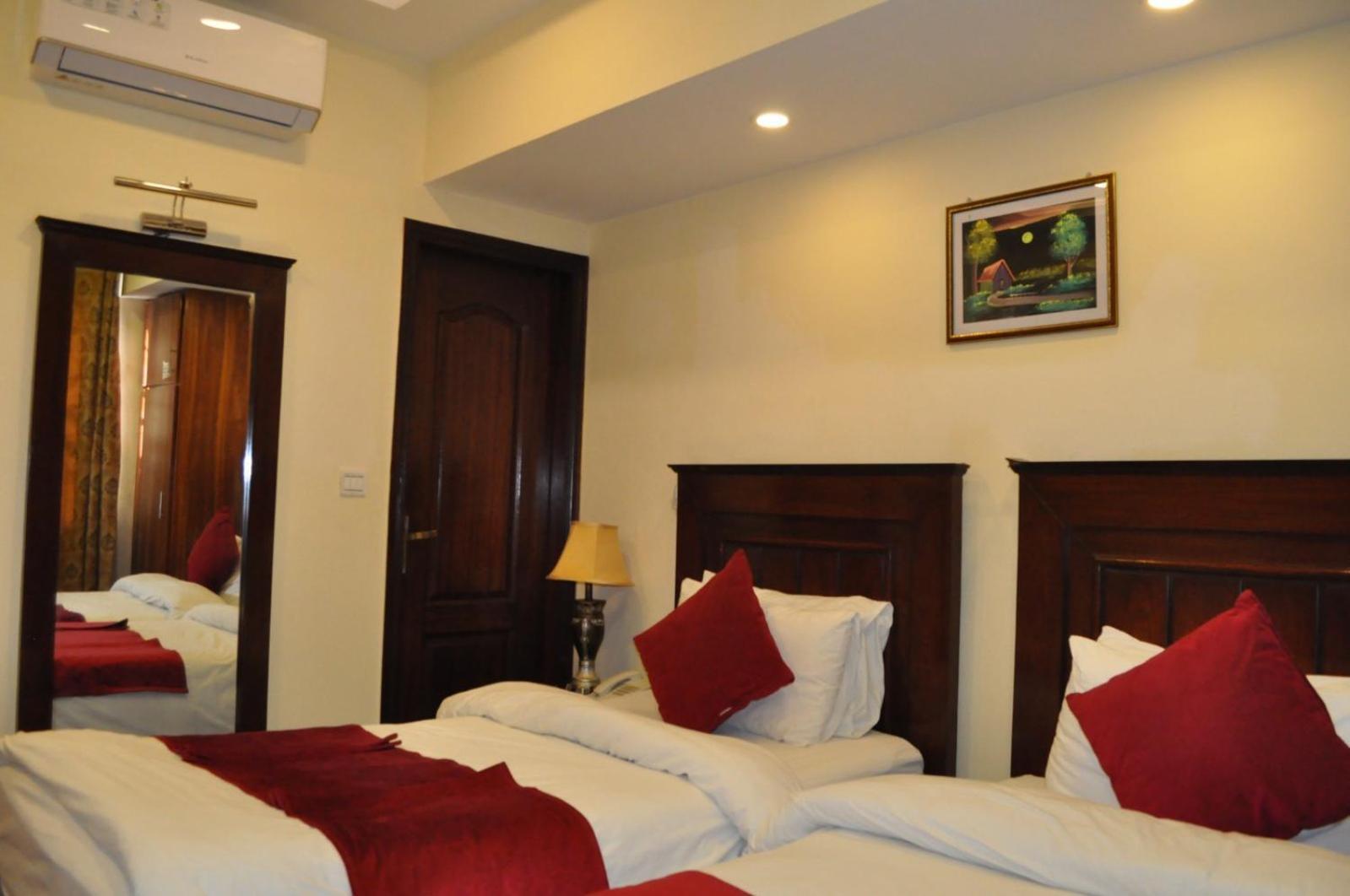 Diplomat Hotel Islamabad Bagian luar foto