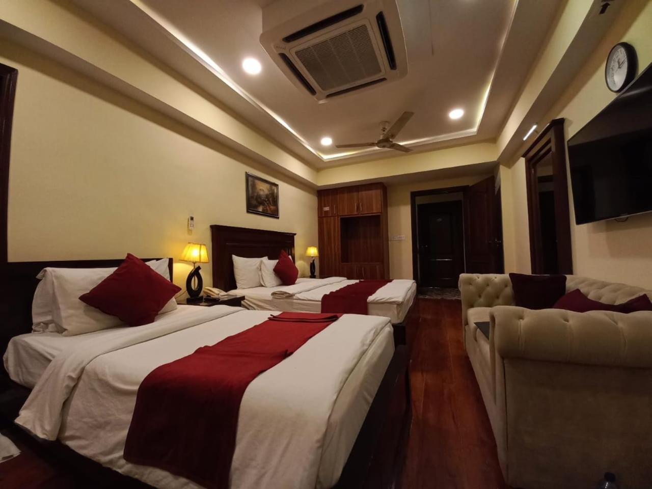 Diplomat Hotel Islamabad Bagian luar foto